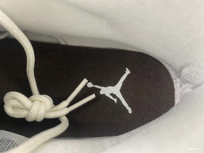 Rep TBK 11 Jordan Neapolitan WMNS Air AR0715-101 0701
